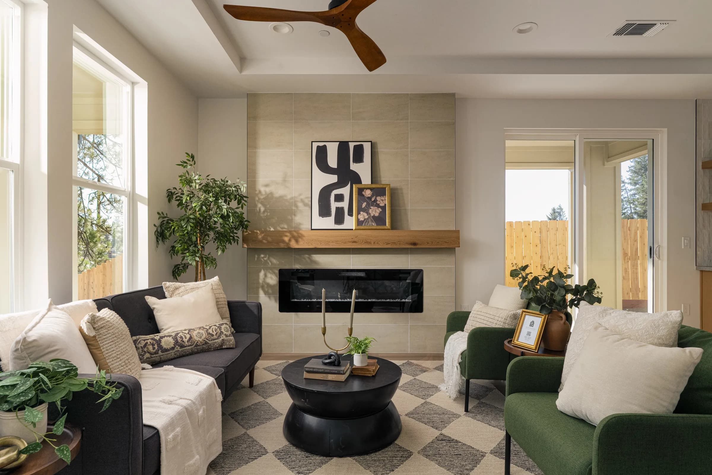 A contemporary house behind a black slatted fence with mature palms, and its interiors: a pale living room, an open kitchen and a detail of a patterned rug against leather. Frame 4 of 23.